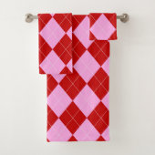 Preppy Argyle Tartan Diamond Plaid Rood Roze Bad Handdoek (Insitu)