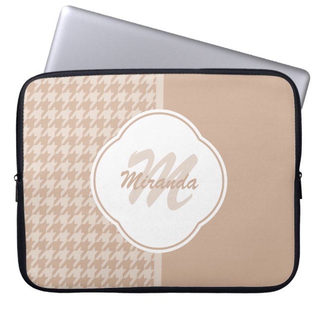 Preppy Beige en Tan Houndstooth Monogram en naam Laptop Sleeve (Voorkant)