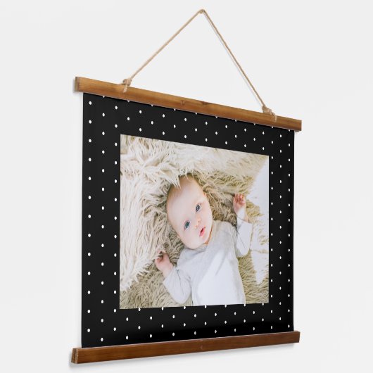 Preppy Black en White Tiny Polka Dots Pattern Hangend Wandkleed (Gebogen)