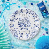 Preppy Blue Toile Hydrangea Bow met naam Papieren Bordje (Feest)