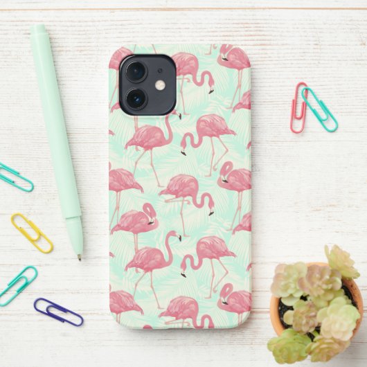 Preppy Chic Elegant Pink Flamingo Pattern iPhone Hoesje (Op bureau)