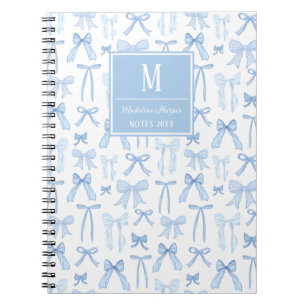 Preppy Coquette Blauwe Bogen Monogram Gepersonalis Notitieboek
