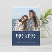 Preppy Navy Blue Mrs Brush Script Wedding Kaart (Staand voorkant)
