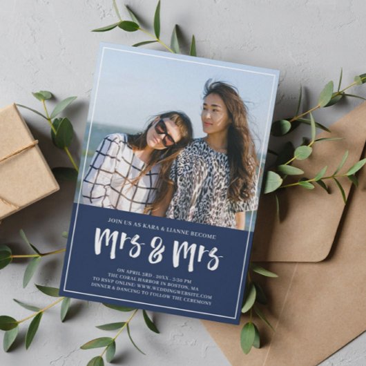 Preppy Navy Blue Mrs Brush Script Wedding Kaart