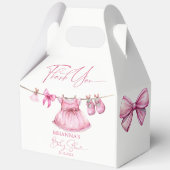 Preppy roze kleding op een lijn meisjes baby showe bedankdoosjes (Voorkant)