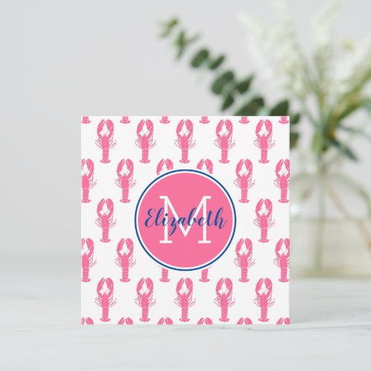 Preppy roze kreeften op wit met marine monogram (Staand voorkant)