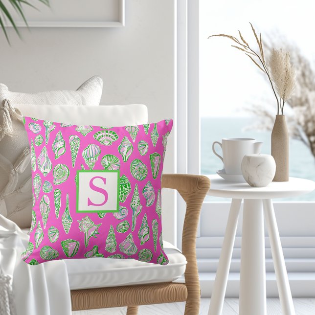 Preppy Sea Shells op Hot Pink Monogram Seaside Kussen (Creator heeft geüpload)