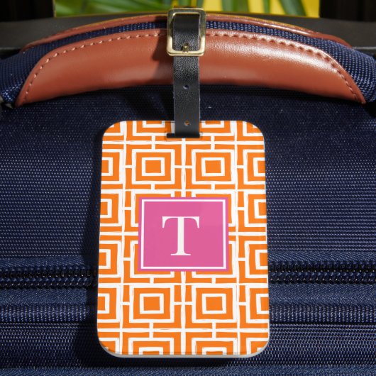 Preppy Square Lattice Monogram Orange & Hot Pink Bagagelabel (Voorkant Insitu 2)