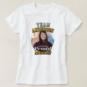 Preppy Team [Achternaam] Trots Moeder Afstudeerfot T-shirt