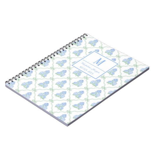 Preppy Trellis Bow Blue & Green Hydrangeas Monogra Notitieboek (Linkerzijde)