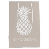 Preppy White Pineapple on Beige Medium Cadeauzakje (Achterkant)