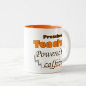Preschool Teacher Powered by caffeine Tweekleurige Koffiemok (Voorkant rechts)