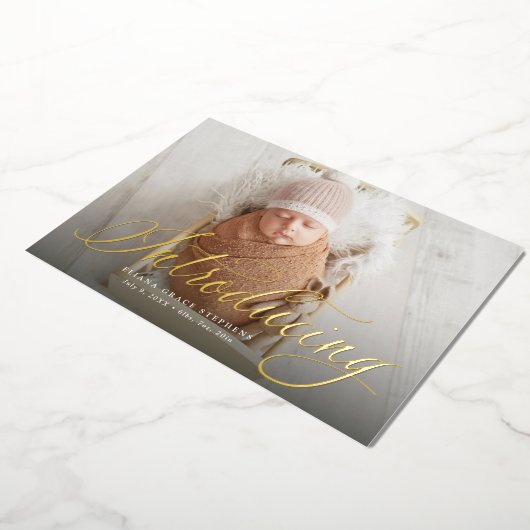 Présentation d'un élégant faire-part de naissance  (Rotation)