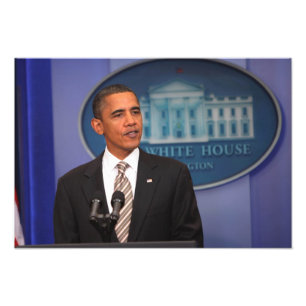 President Barack Obama doet een aankondiging Foto Afdruk