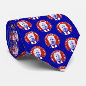 President Donald Trump in het rood Stropdas (Opgerold)