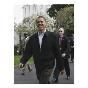 President Obama loopt naar het basketbalveld Foto Afdruk