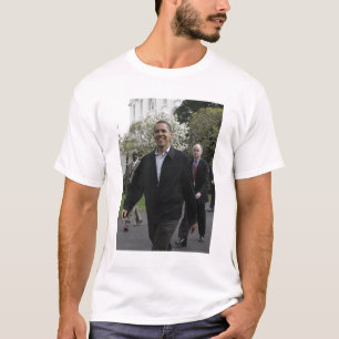 President Obama loopt naar het basketbalveld T-shirt