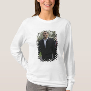 President Obama loopt naar het basketbalveld T-shirt