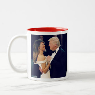 President Trump en Melania Dancing Tweekleurige Koffiemok