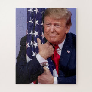 President Trump omhelst de Amerikaanse vlag Legpuzzel