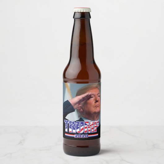 President Trump Salutes - Trump 2020 Bier Etiket (Voorkant)