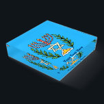 Presse-papiers Persian Magen David Menorah<br><div class="desc">Cette image a été adaptée à partir d'un carrelage juif perse antique et présente une menorah avec un Magen David (Étoile de David) encadré de branches d'olivier. Les imperfections de l'image originale peinte à la main ont été conservées. Ajoutez votre propre texte.</div>