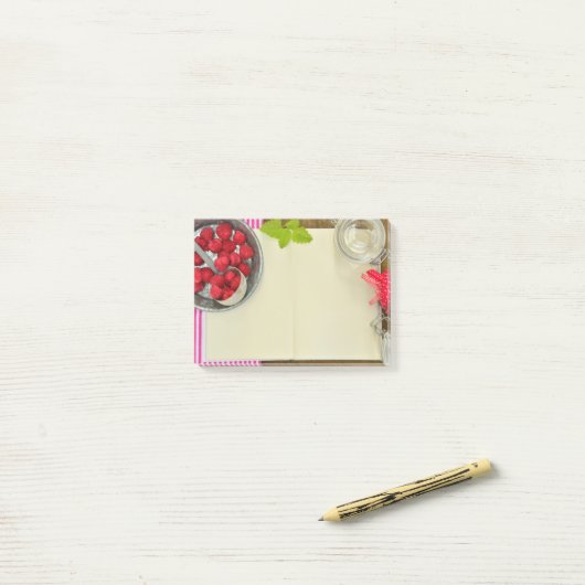 Prêt à cuire des notes post-it® 4 x 3 (Sur un bureau)