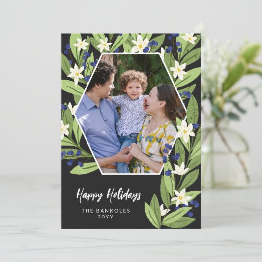 Prettige feestdagen Witte bloemenblauwe bessen Hex Feestdagenkaart (Staand voorkant)