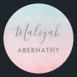 Pretty Pastel Aquarelle Nom de l'école Étiquette C<br><div class="desc">Ces autocollants simples et élégants présentent un arrière - plan d'eau pastel à l'ombre en aqua et le corail rose vif. Idéal pour l'étiquetage Retour à l'école fournitures,  livres,  et plus! Joli pastel - parfait pour un ado ou une fille entre deux !</div>