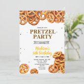 Pretzel Party Invitation  (Debout devant)
