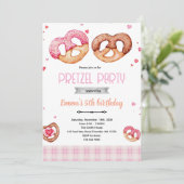 Pretzel party theme invitation (Debout devant)