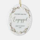 Pride First Christmas verloofd met groene bessen Keramisch Ornament (Rechts)