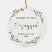 Pride First Christmas verloofd met groene bessen Keramisch Ornament (Voorkant)