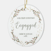 Pride First Christmas verloofd met groene bessen Keramisch Ornament (Links)