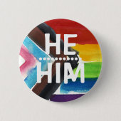 PRIDE PRONOUN HE/HIM BADGE Button (Voorkant)