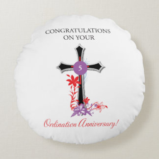 Priest 5th Ordination Jubileum Black Cross Rond Kussen