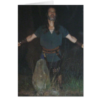 Priest van het wilde hout bij de vaste steen