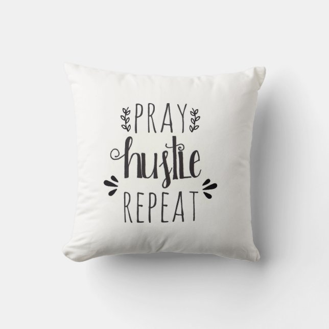 Priez le coussin marqué avec des lettres par main (Recto)