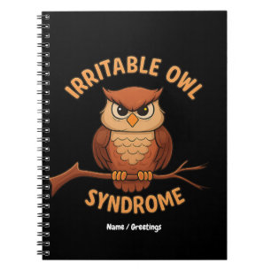 Prikkelbare uil syndroom Grappige boze uil Cartoon Notitieboek
