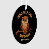 Prikkelbare uil syndroom Grappige boze uil Cartoon Ornament (voorkant)