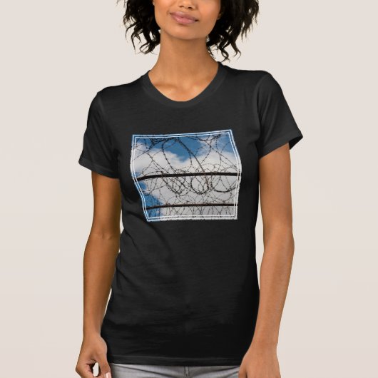 Prikkeldraad hek t-shirt (Voorkant)