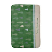 Primitieve dennen op groen badmat (Voorkant Verticaal)