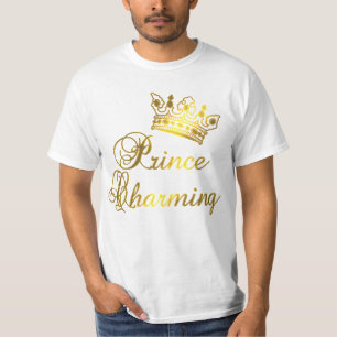 Prince charme dans le T-shirt d'or pour le bébé