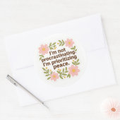 Prioritizing Peace – Floral Quote Sticker (Enveloppe)