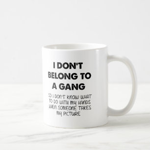 Prise de photo amusante de mug sans gang