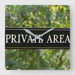 PRIVÉ-GEBIED VIERKANTE KLOK