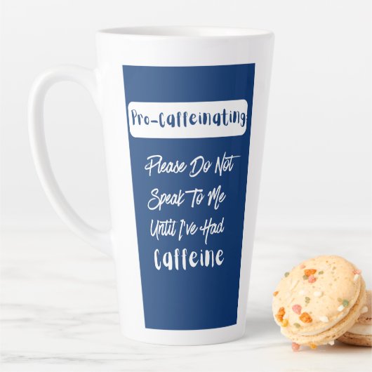 Pro-cafeïnehoudende praat niet tegen me tot cafeïn latte mok (In situ)