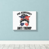 Pro Democracy - Anti Trump Messy Bun Amerikaanse v Canvas Afdruk (Insitu (Houten vloer))
