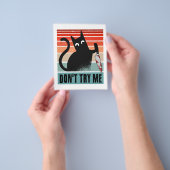 Probeer me niet, Moody Cat met mes Invitation Flyer (Hand)