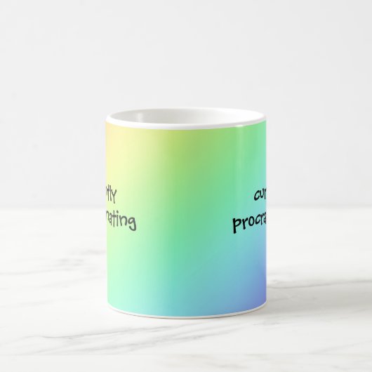Procrastinant actuellement avec Arc-en-ciel - Mug  (Centre)